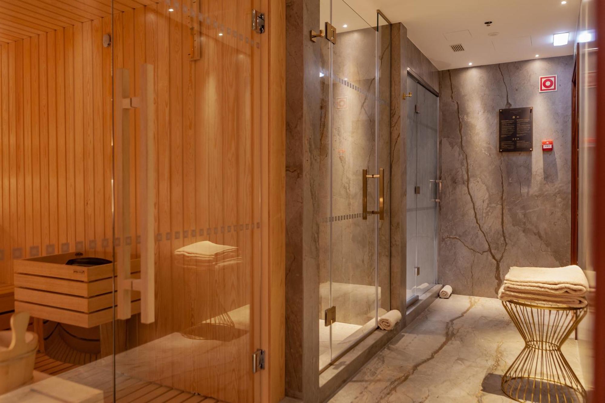 Wine & Books Lisboa Hotel Dış mekan fotoğraf A shower room