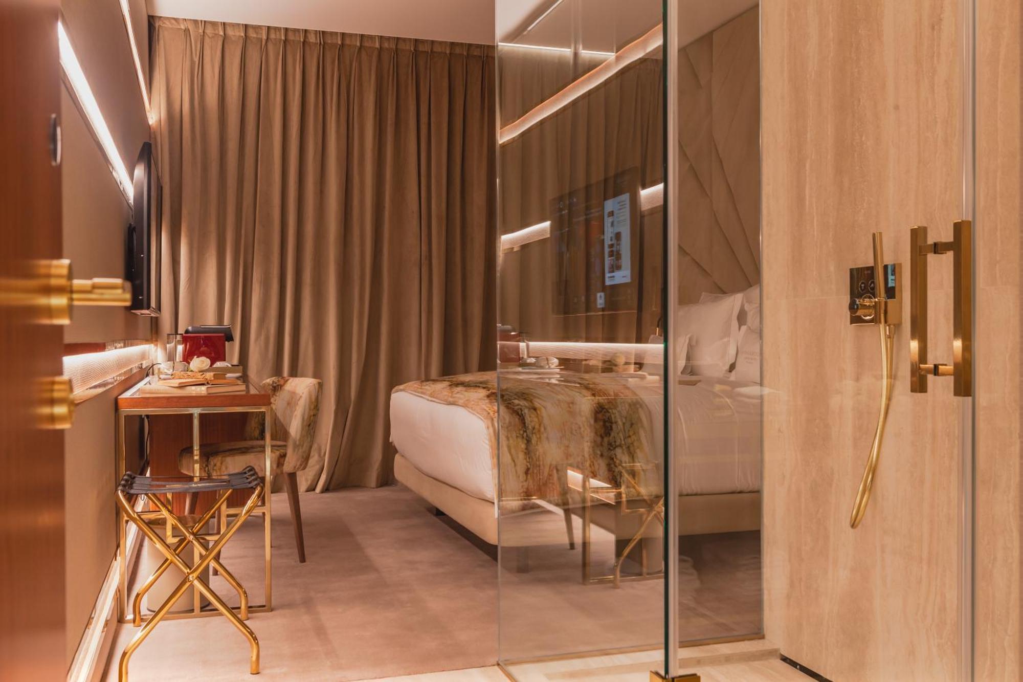 Wine & Books Lisboa Hotel Oda fotoğraf A room at the Mandarin Oriental