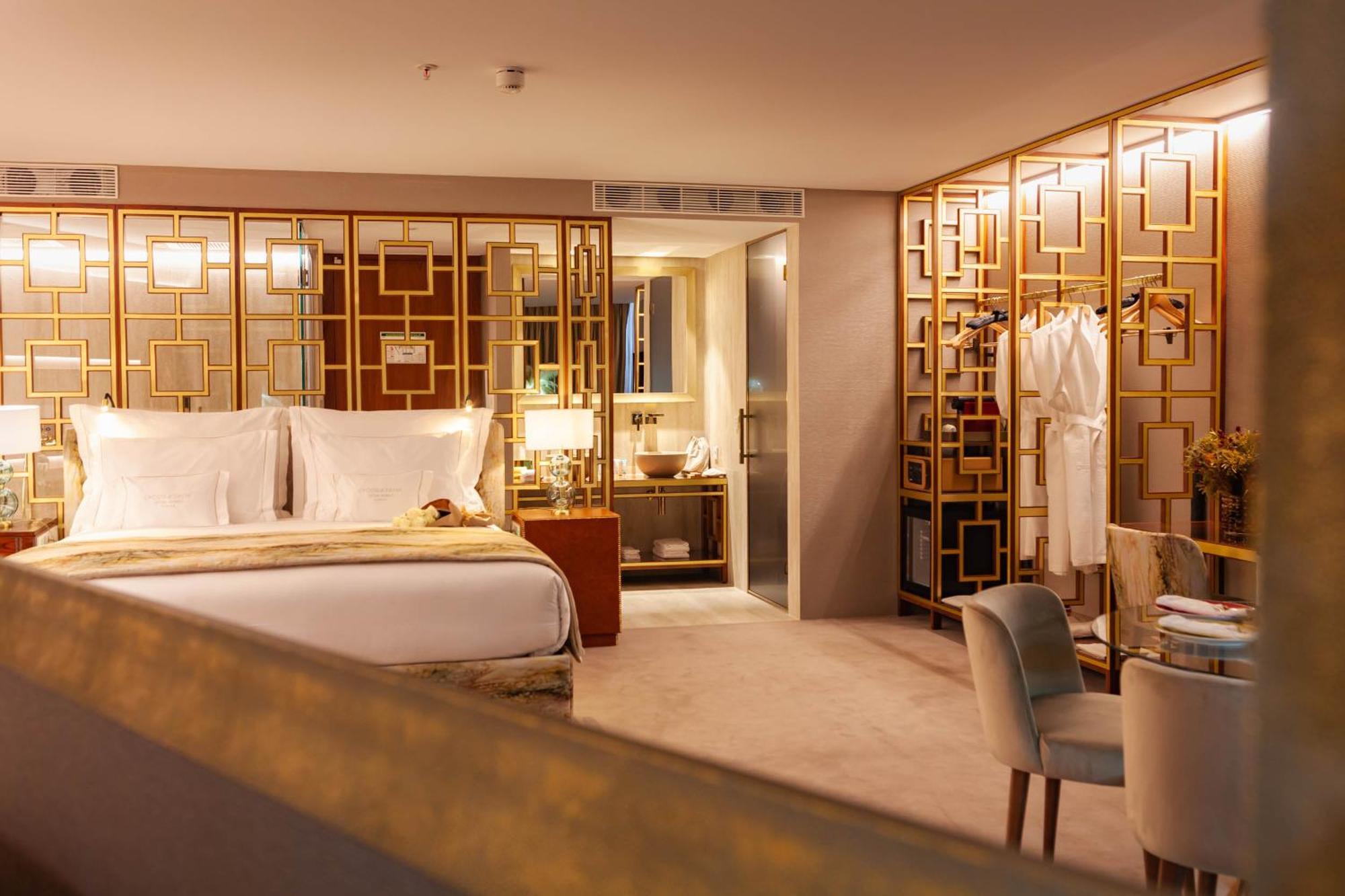 Wine & Books Lisboa Hotel Oda fotoğraf A suite at the Mandarin Oriental, London